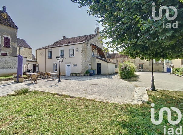 Arcy-sur-Cure, Bourgogne-Franche-Comté 89270