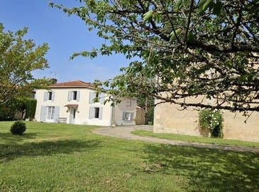 Salles-De-Barbezieux, Poitou-Charentes 16300