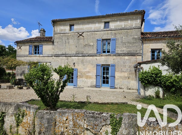 Saint-Même-les-Carrières, Nouvelle-Aquitaine 16720