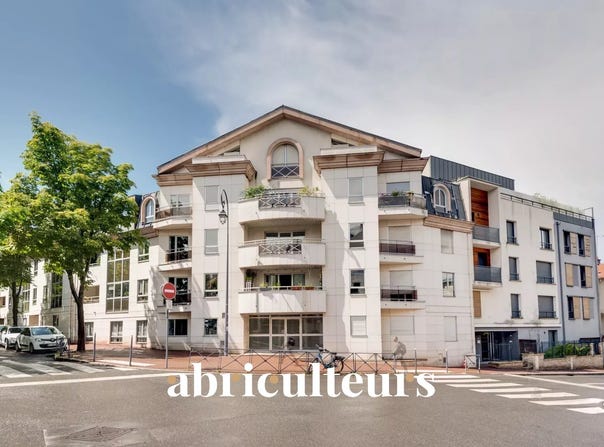 4 Rue Jules Guesde, Issy-les-Moulineaux, Île-de-France 92130