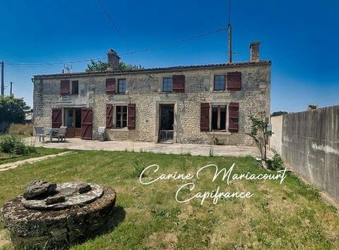 LA CRECHE, Poitou-Charentes 79260