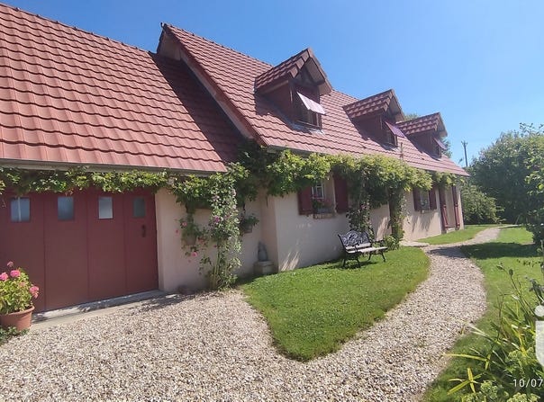 Perriers-sur-Andelle, Normandy 27910