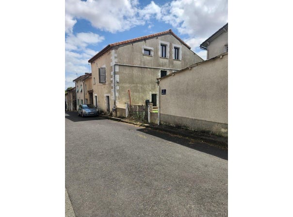Charroux, Poitou-Charentes 86250