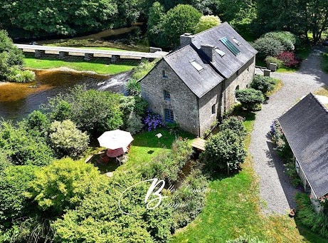 GUINGAMP, Brittany 22200