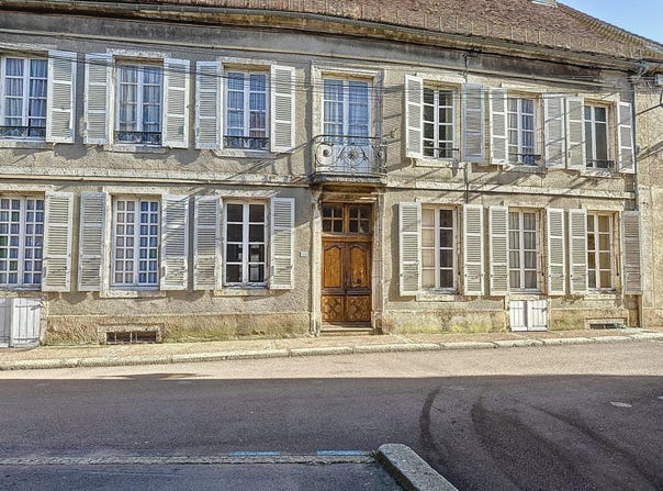 Saulieu, Burgundy 21210