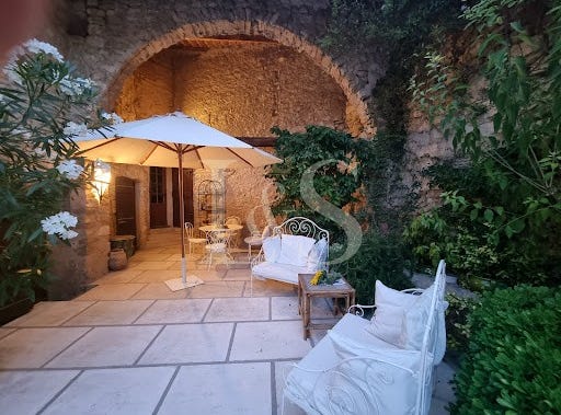 Le Barroux, Provence-Alpes-Côte d'Azur 84330