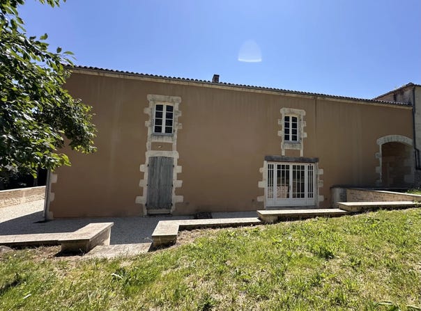 Saint-Jean-d'Angély, Charente-Maritime 17400