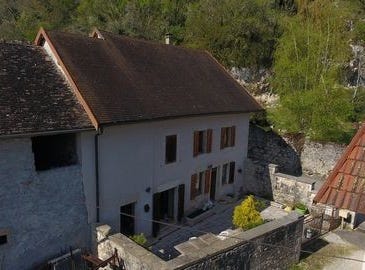 LAVOURS, Rhône-Alpes 01350