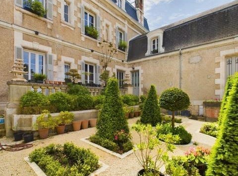 Saint-Savin, Poitou-Charentes 86310