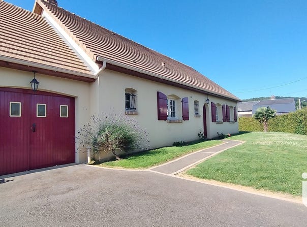 Perriers-sur-Andelle, Normandy 27910