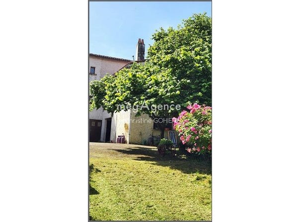 Bussac-Sur-Charente, Poitou-Charentes 17100