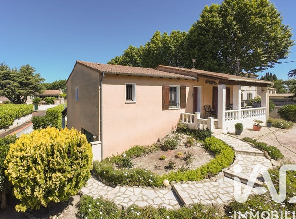 Saint-Étienne-du-Grès, Provence-Alpes-Côte d'Azur 13103
