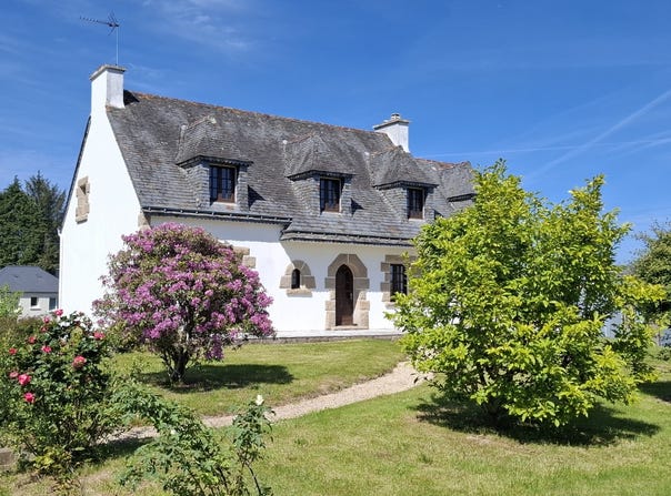 Callac, Brittany 22160