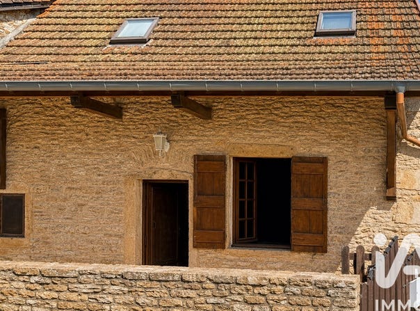 Azé, Bourgogne-Franche-Comté 71260