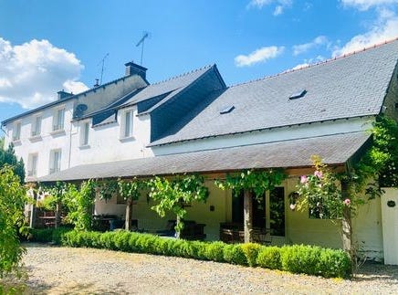 Rostrenen, Brittany 22110