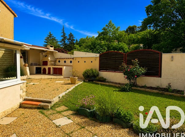 Pierrevert, Provence-Alpes-Côte d'Azur 04860