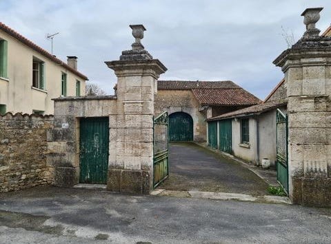 CHAMPNIERS, Poitou-Charentes 16430