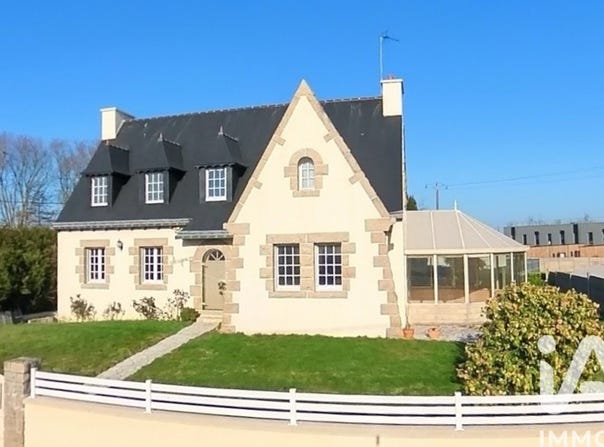 Lamballe, Brittany 22400