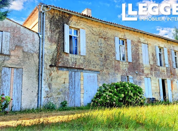 Bourg, Nouvelle-Aquitaine 33710