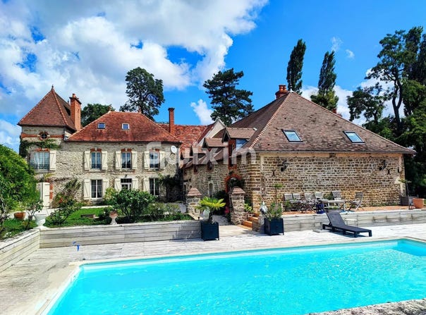 Beaune, Burgundy 21200