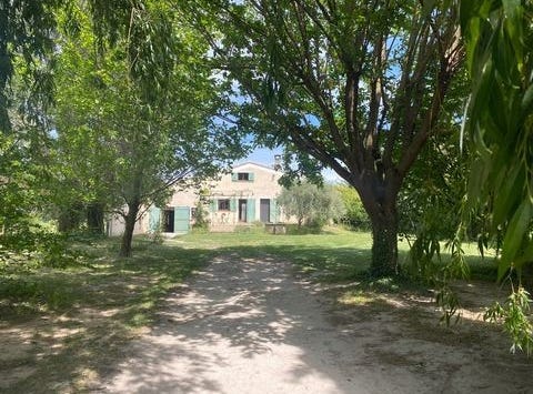 VELLERON, Provence-Alpes-Côte d'Azur 84740
