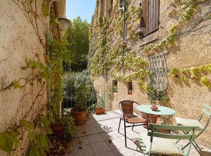 LE BARROUX, Provence-Alpes-Côte d'Azur 84330