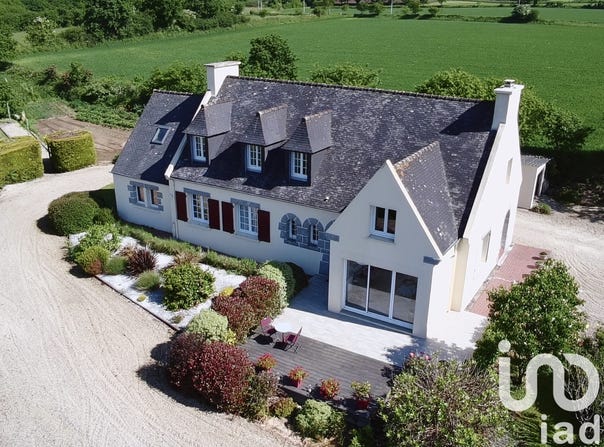 Plouvien, Brittany 29860