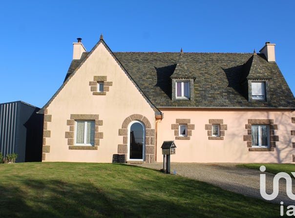 Lanhouarneau, Brittany 29430