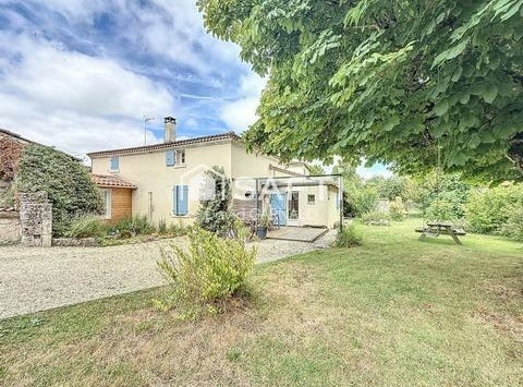 Chateauneuf-Sur-Charente, Poitou-Charentes 16120