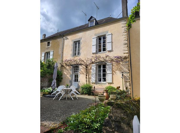 Montsûrs, Pays-de-la-Loire 53150