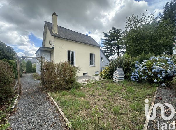 Plounévez-Moëdec, Brittany 22810