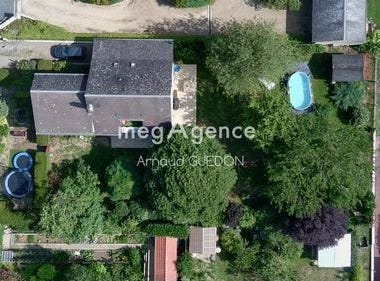Beaumont-La-Ronce, Centre 37360