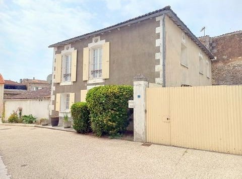 Saint-Fort-Sur-Gironde, Charente-Maritime