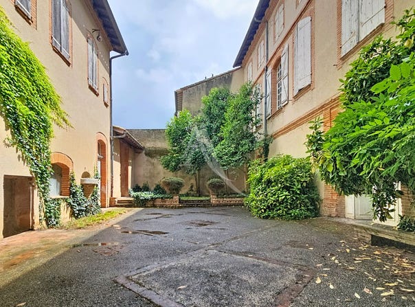 CASTELSARRASIN, Occitanie 82100