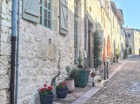 LAUZERTE, Midi-Pyrénées 82110
