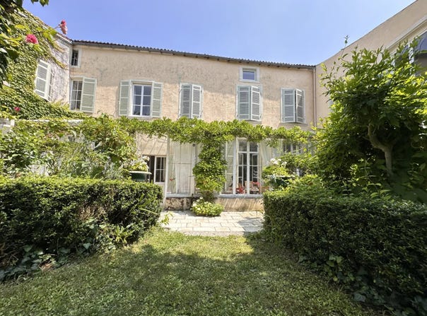 Saint-Jean-d'Angély, Charente-Maritime 17400