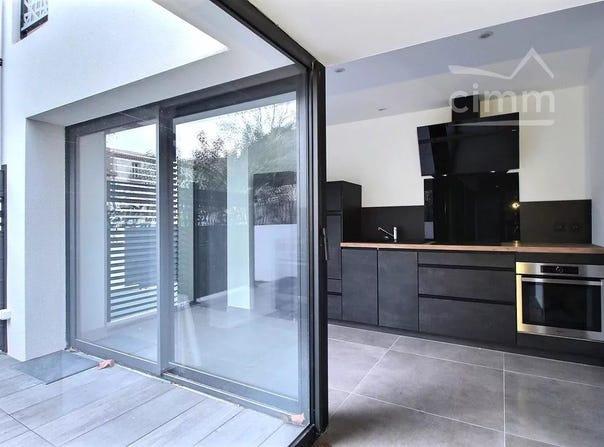 27 Rue de la République, Gignac, Hérault 34150