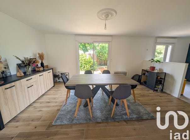 Changé, Pays de la Loire 72560