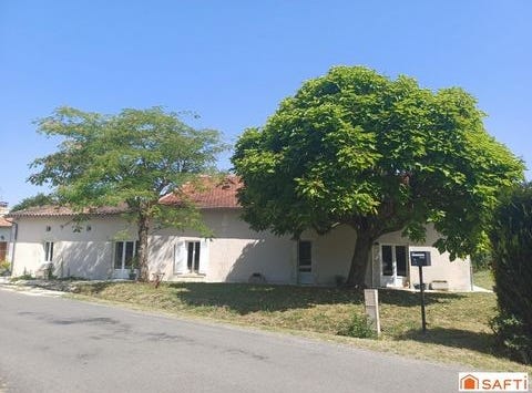 Brie-Sous-Chalais, Poitou-Charentes 16210