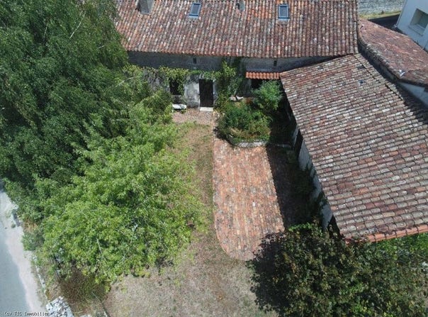 Civray, Poitou-Charentes 86400