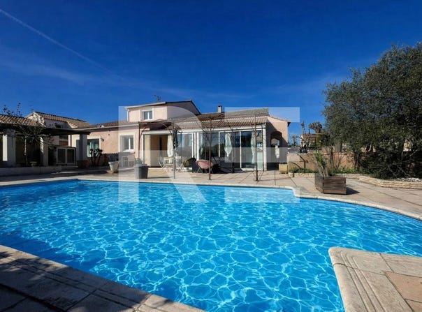 Garons, Languedoc-Roussillon 30128