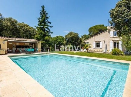 UCHAUX, Provence-Alpes-Côte d'Azur 84100