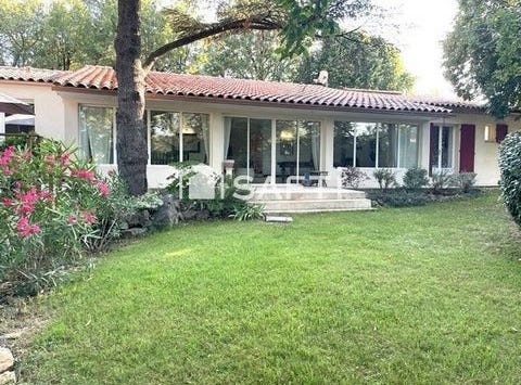Saint-Maximin-La-Sainte-Baume, Provence-Alpes-Côte d'Azur 83470