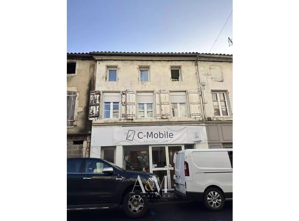 La Rochefoucauld-en-Angoumois, Charente 16110