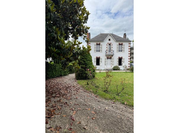 Pau, Aquitaine 64000
