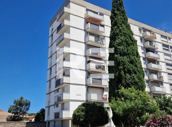 Nîmes, Languedoc-Roussillon 30000