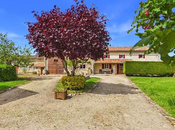 LEZAY, Nouvelle-Aquitaine 79120