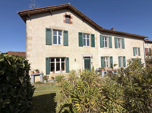 Benest, Poitou-Charentes 16350