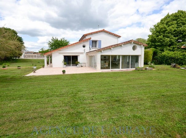 Taillebourg, Poitou-Charentes 17350