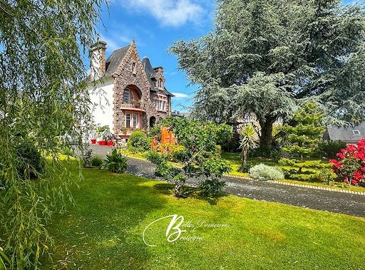 PLOUHA, Brittany 22580
